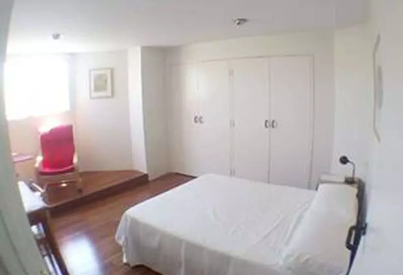 ペンション Charles Rooms Guesthouse