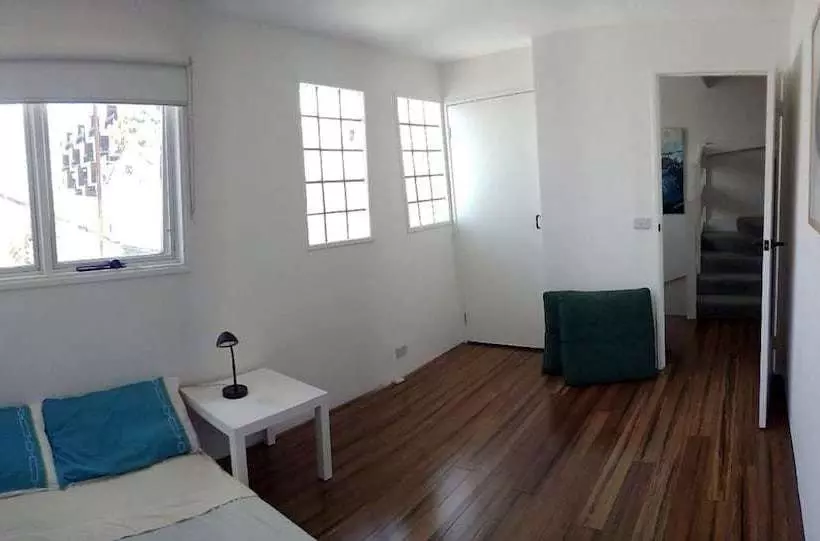 ペンション Charles Rooms Guesthouse