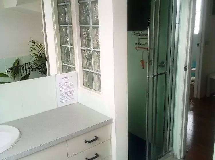ペンション Charles Rooms Guesthouse