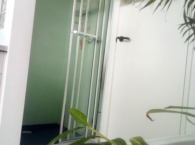 Пансион Charles Rooms Guesthouse