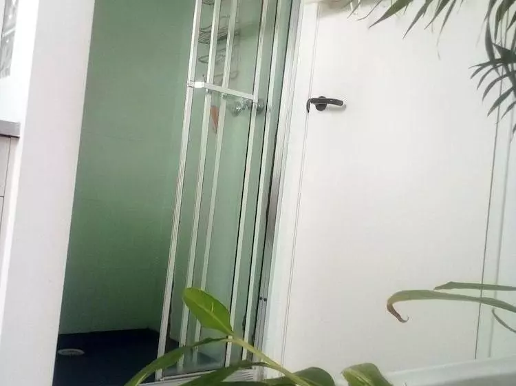 ペンション Charles Rooms Guesthouse