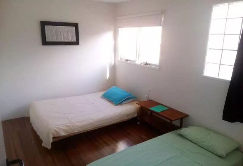 ペンション Charles Rooms Guesthouse