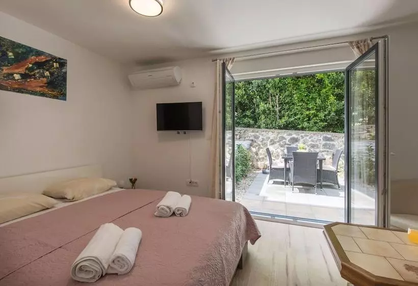 Majatalo Studios And Room Solis Ideal For Couples