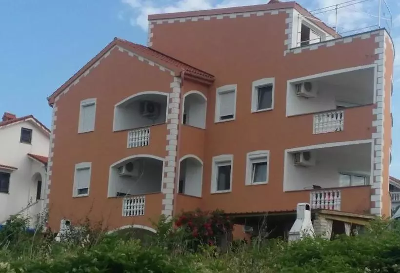 ホテル Apartments Vugica Silo