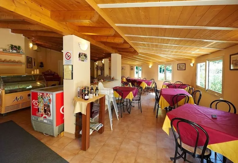 Hotelli Camping Baia Verde