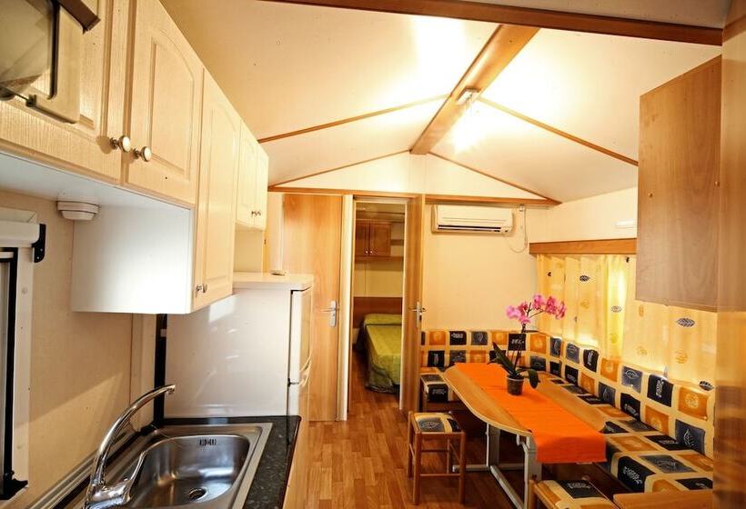 فندق Camping Baia Verde