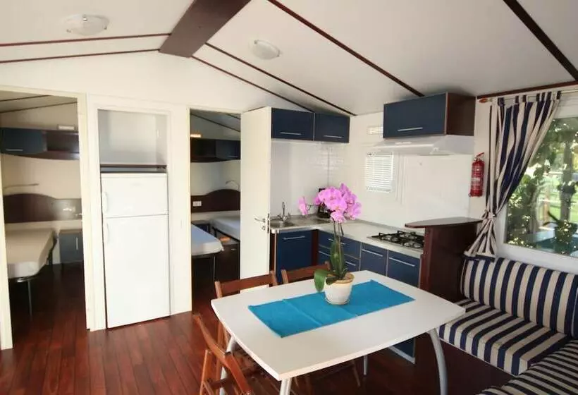 Hotelli Camping Baia Verde