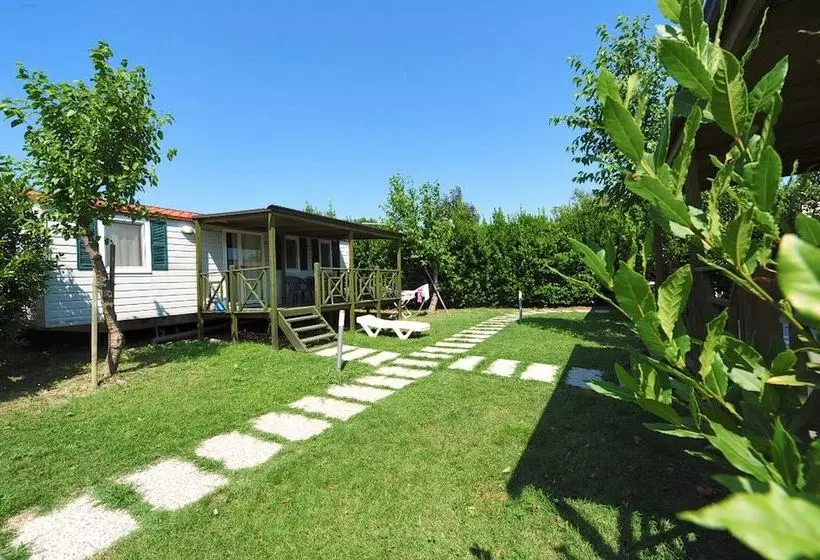 Hotelli Camping Baia Verde