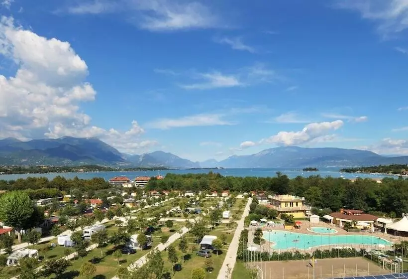 Hotelli Camping Baia Verde