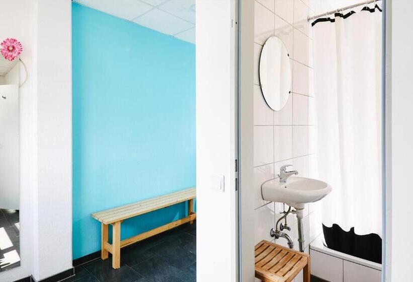 בית מלון כפרי Sleep Station Hostel