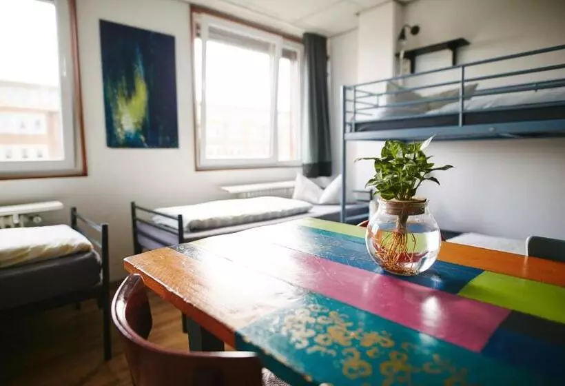 Hotelli Sleep Station Hostel