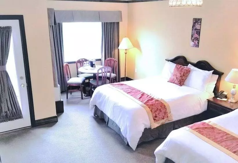 Hotelli The Falls Inn   Walters Falls