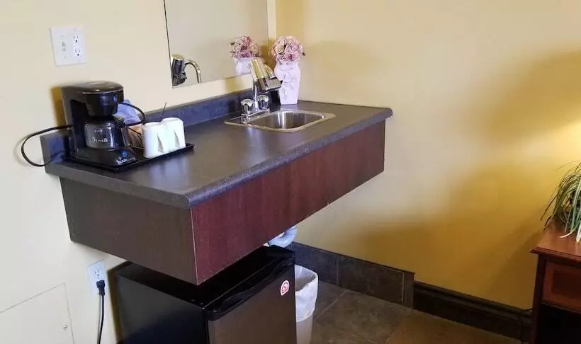 Hotelli The Falls Inn   Walters Falls