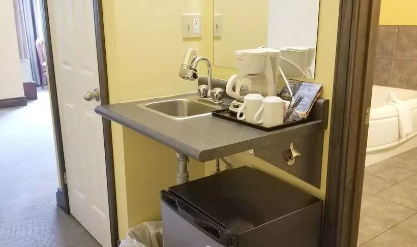 Hotelli The Falls Inn   Walters Falls