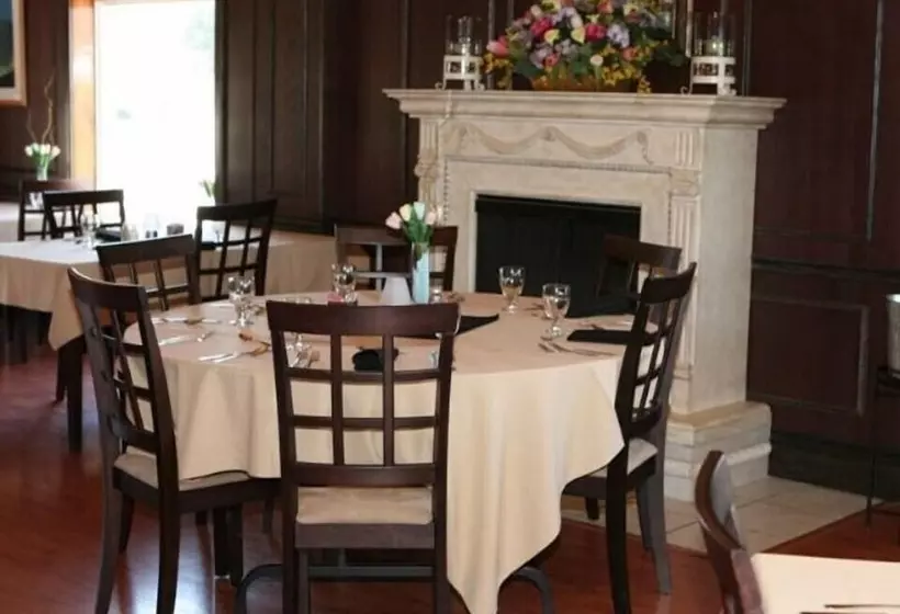 Hotelli The Falls Inn   Walters Falls