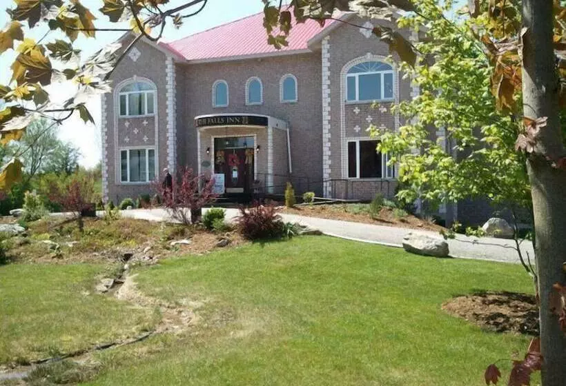 Hotelli The Falls Inn   Walters Falls