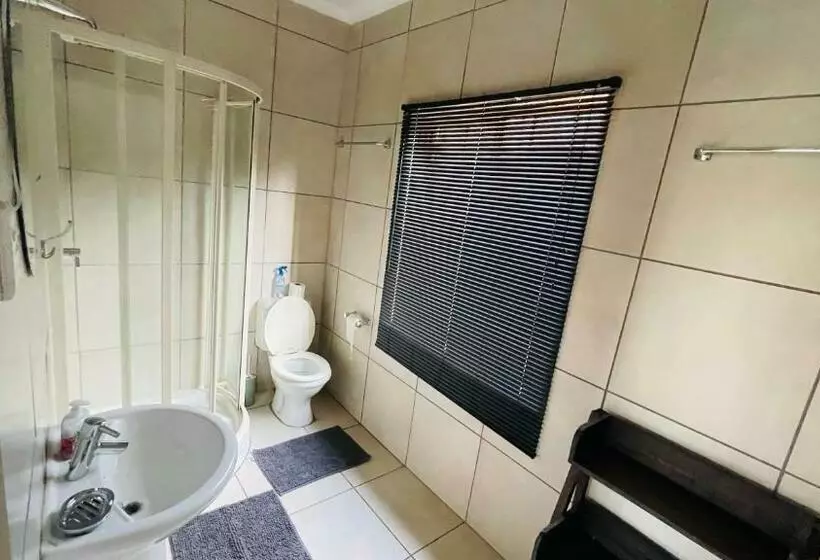 Hotelli Aspen Guest House No Loadshedding