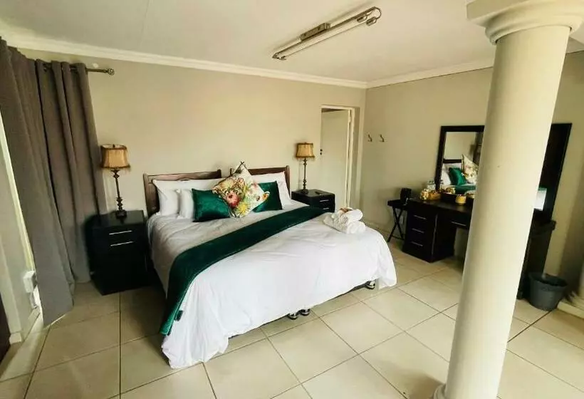 Hotelli Aspen Guest House No Loadshedding