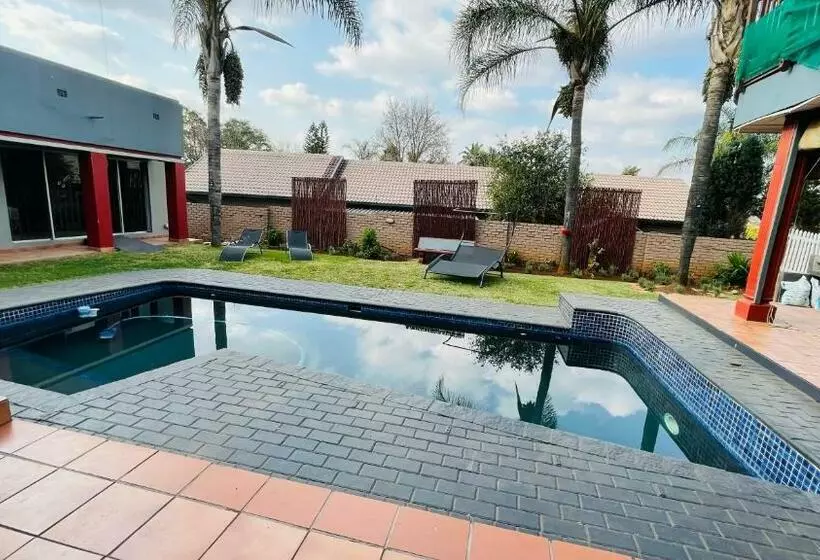 Hotelli Aspen Guest House No Loadshedding