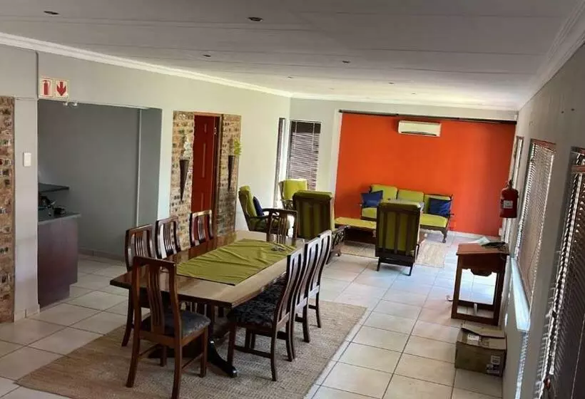 Hotelli Aspen Guest House No Loadshedding