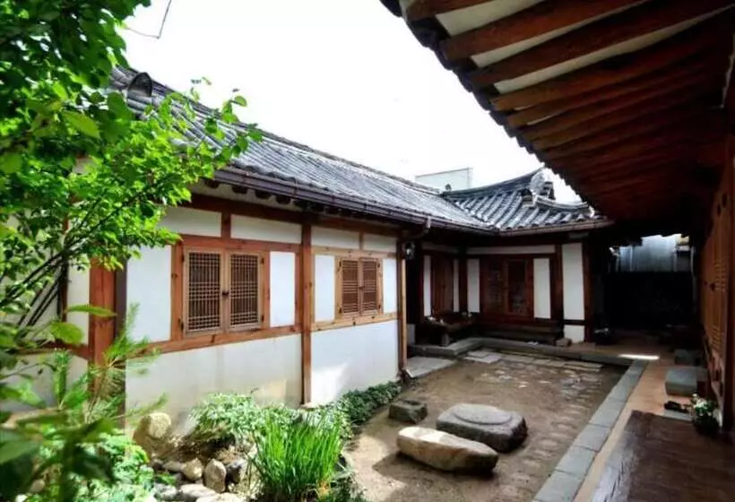 Hotelli Gallery Jin Hanok Guesthouse