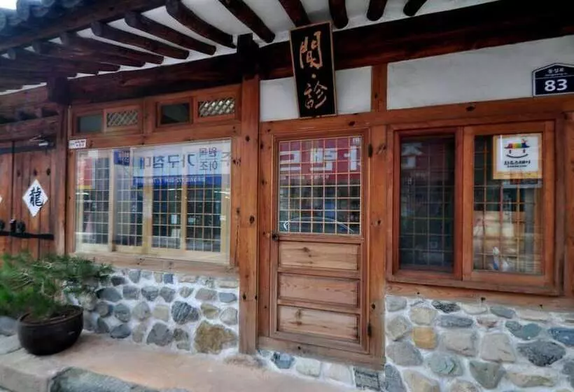 Hotelli Gallery Jin Hanok Guesthouse