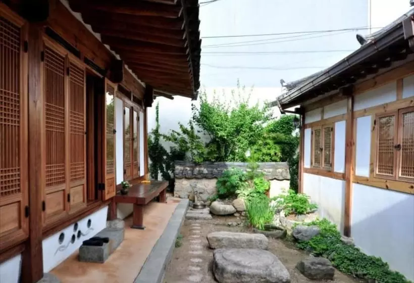 Hotelli Gallery Jin Hanok Guesthouse
