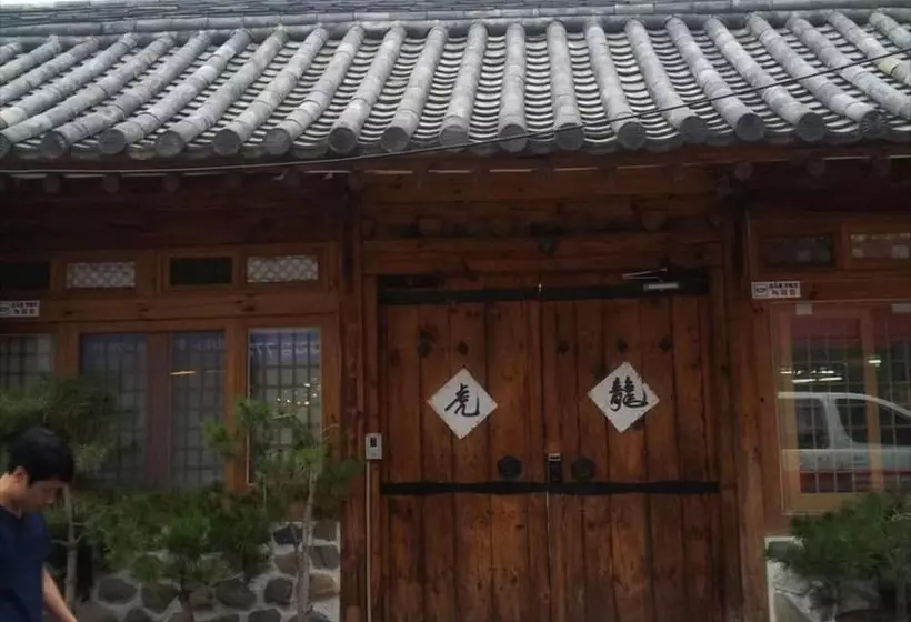 Hotelli Gallery Jin Hanok Guesthouse