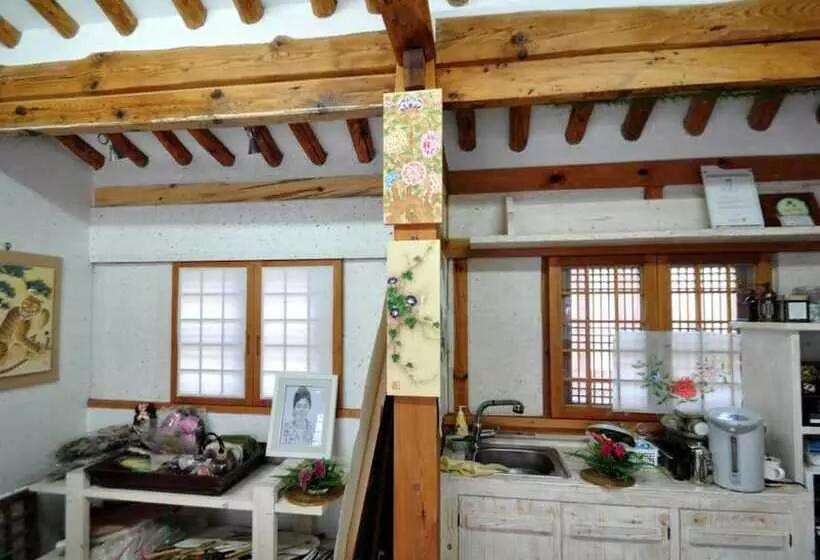 Hotelli Gallery Jin Hanok Guesthouse