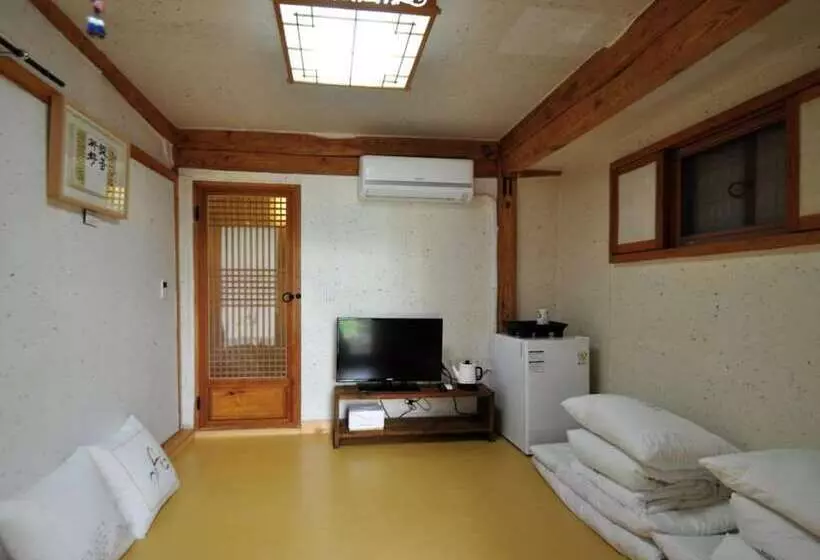 Hotelli Gallery Jin Hanok Guesthouse