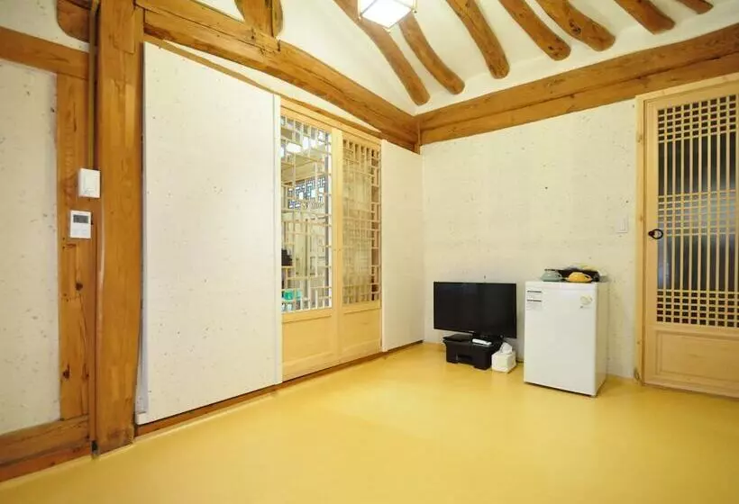 Hotelli Gallery Jin Hanok Guesthouse