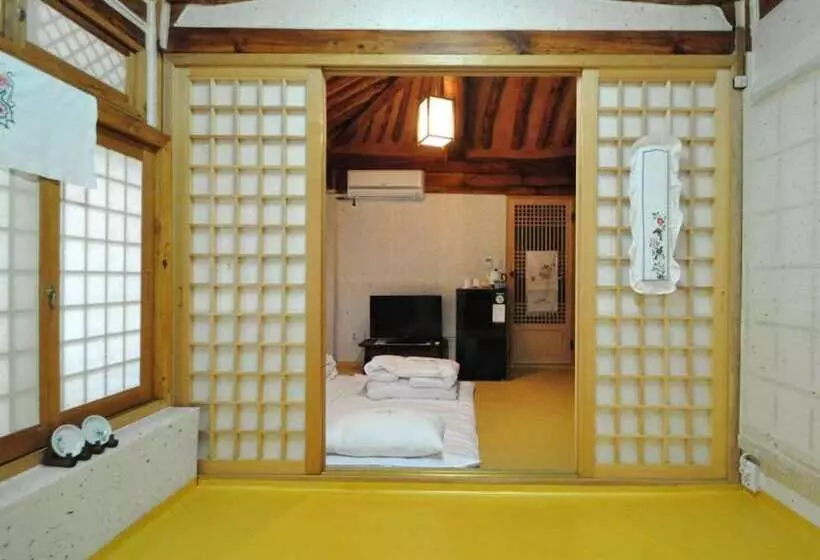 Hotelli Gallery Jin Hanok Guesthouse