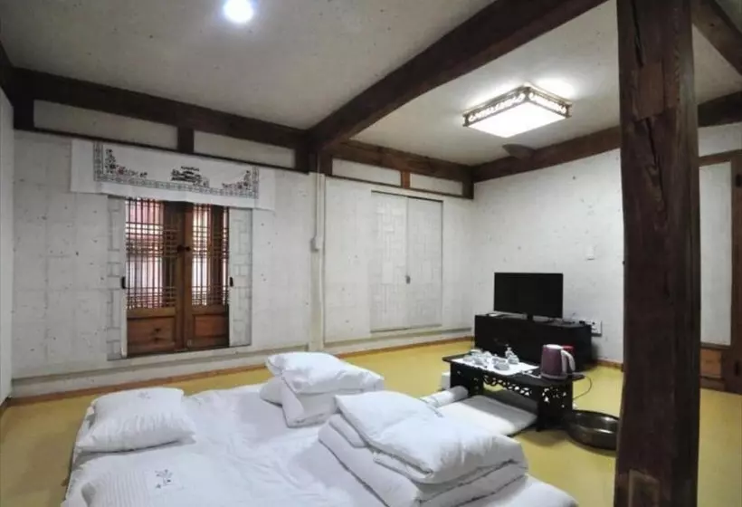 Hotelli Gallery Jin Hanok Guesthouse
