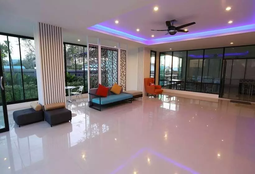 Hotelli S4 Nai Yang Beach   Near Phuket Airport