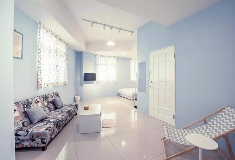 هتل Sunny House