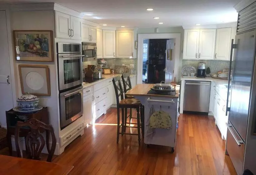 Aamiaismajoitus (B&B) Silvershell Inn