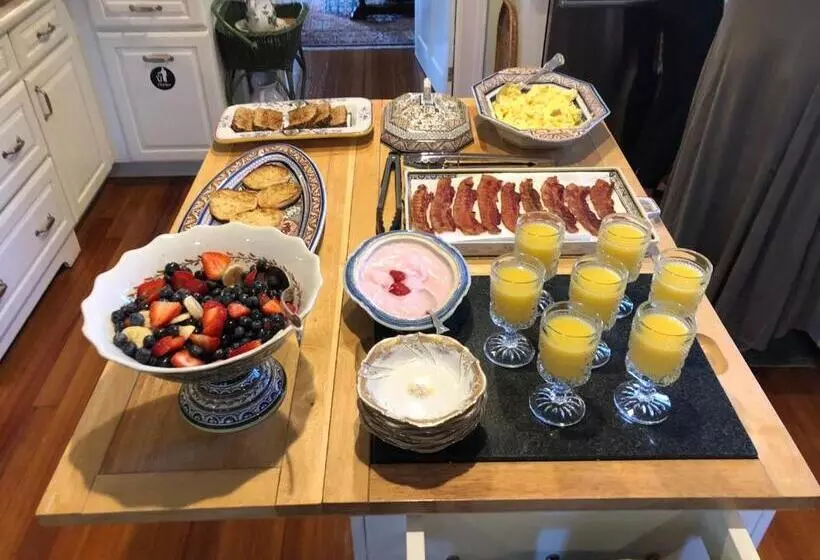 Aamiaismajoitus (B&B) Silvershell Inn