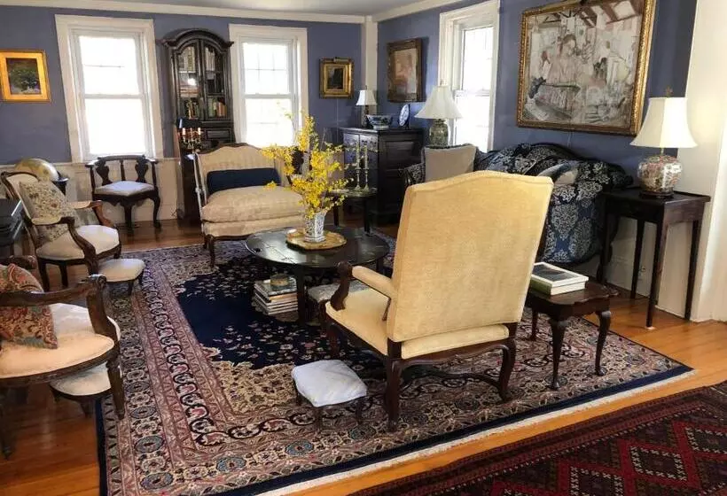 Aamiaismajoitus (B&B) Silvershell Inn