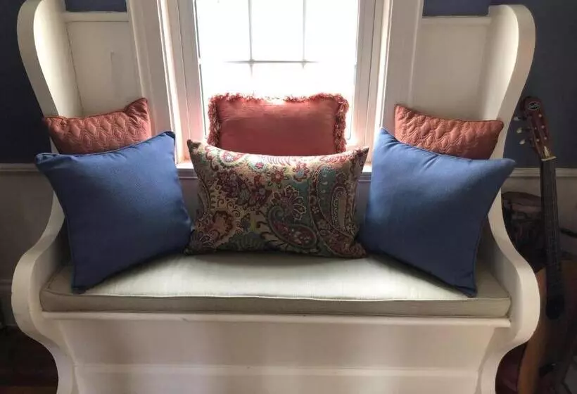 Aamiaismajoitus (B&B) Silvershell Inn