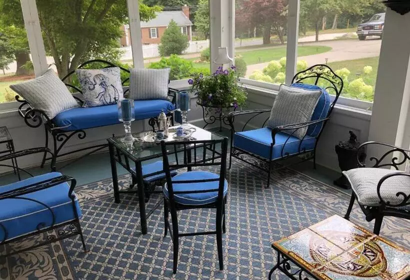 Aamiaismajoitus (B&B) Silvershell Inn