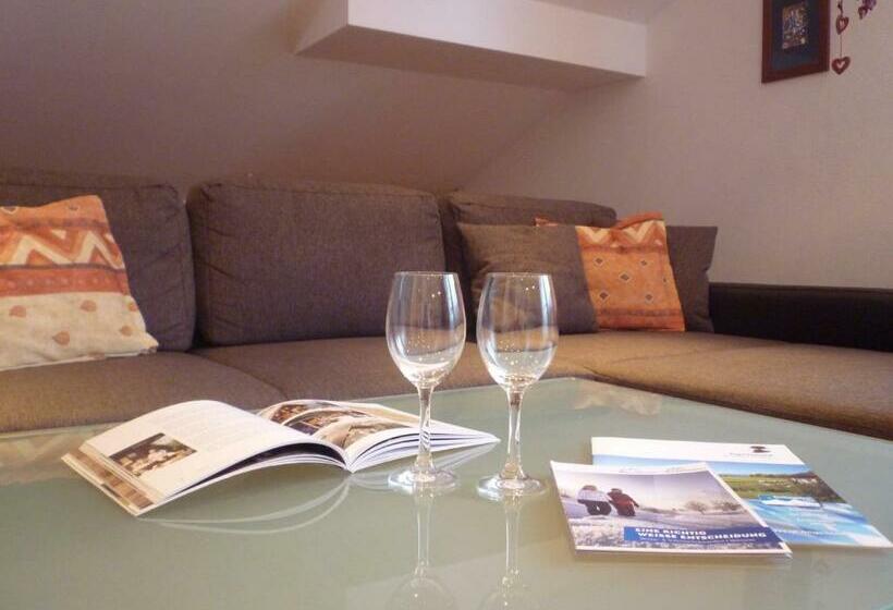 Hotelli Gästehaus Binder