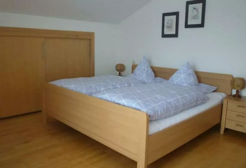 Hotelli Gästehaus Binder