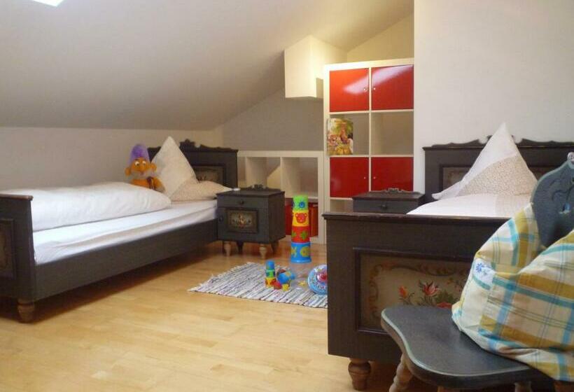 Hotelli Gästehaus Binder