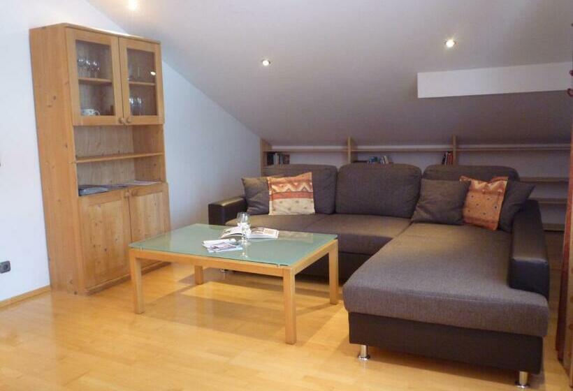 Hotelli Gästehaus Binder