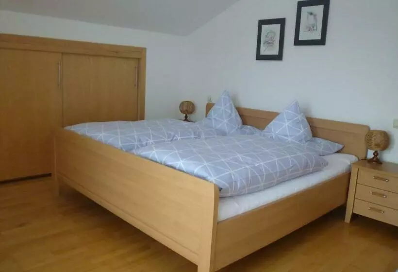 Hotelli Gästehaus Binder