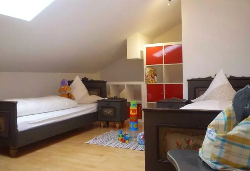 Hotelli Gästehaus Binder