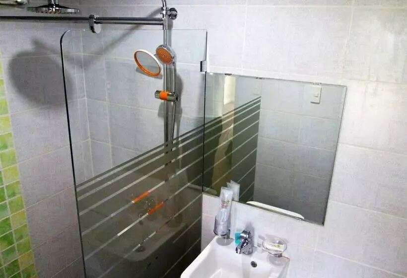 Hotelli Lohas Airport