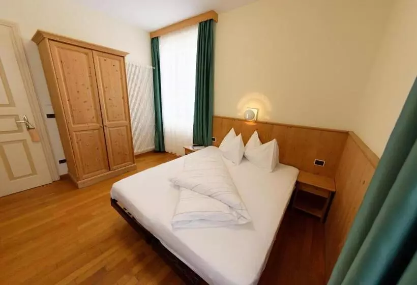 پانسیون Guesthouse   Cultural Center Gustav Mahler