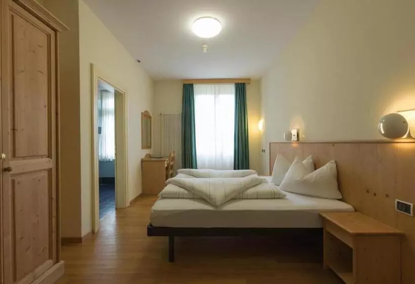 پانسیون Guesthouse   Cultural Center Gustav Mahler