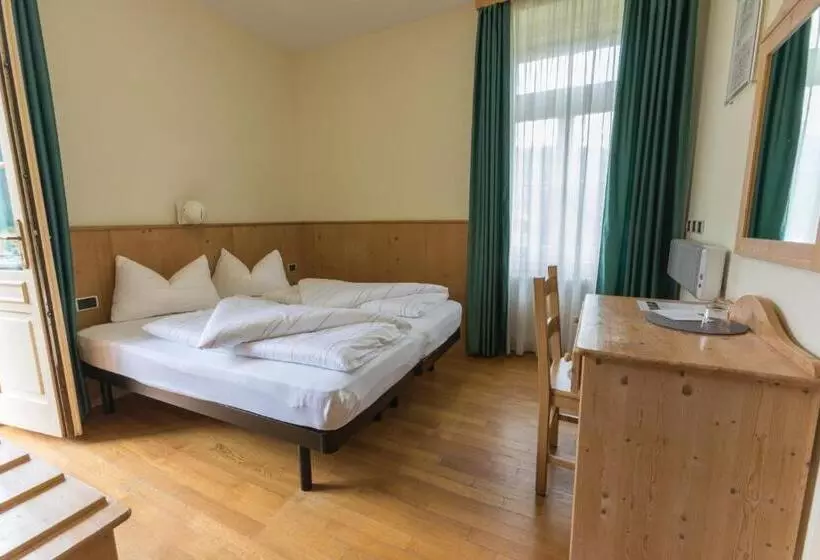 پانسیون Guesthouse   Cultural Center Gustav Mahler